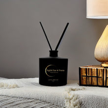 Load image into Gallery viewer, English pear &amp; Freesia Reed diffuser

